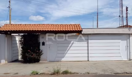 Charmosa casa padrão com edícula e churrasqueira em Jardim Mariana, Ibate
