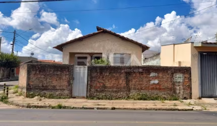 Casa Padrão de 2 dormitórios na Vila São José, São Carlos - SP