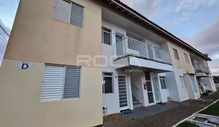 Apartamento de 3 dormitórios com armários e box nos banheiros em São Carlos