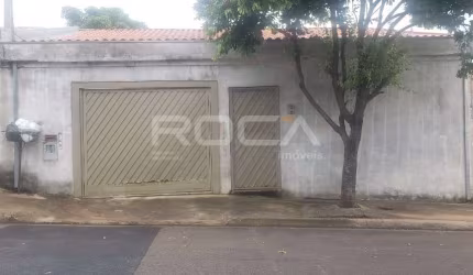 Casa térrea com 2 dormitórios e churrasqueira no bairro Zavaglia em São Carlos