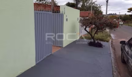 Casa à venda no Residencial Itamarati, São Carlos: 1 dormitório, 4 garagens!