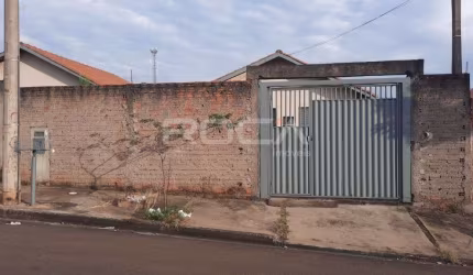 Casa padrão com 2 dormitórios no bairro Zavaglia, São Carlos