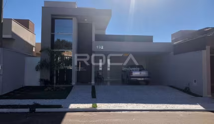 Casa padrão à venda em São Carlos, com 3 dormitórios e suíte!