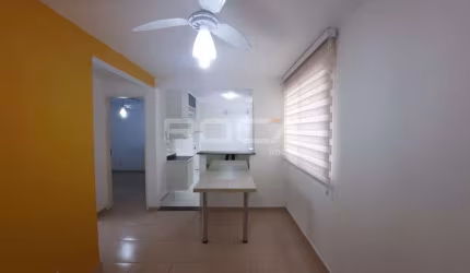Apartamento de 2 dormitórios com armários no Distrito Industrial Miguel Abdelnur