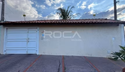 Casa de Padrão com 3 dormitórios e piscina em Residencial Itamarati, São Carlos