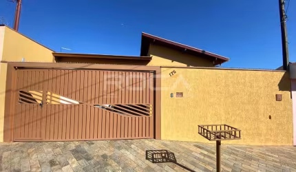 Casa à venda com 3 dormitórios, 2 suítes e 4 garagens na Vila Monteiro, São Carlos