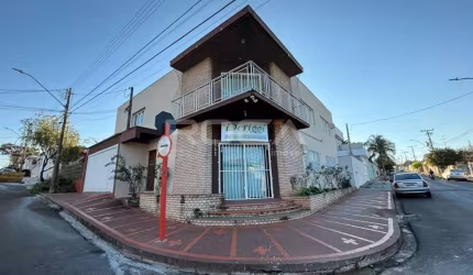Casa Comercial à Venda na Vila Costa do Sol, São Carlos - 3 dormitórios, 3 garagens