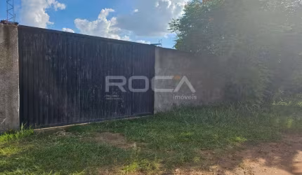 Casa de campo à venda em São Carlos - 2 dormitórios, suíte e amplo quintal!