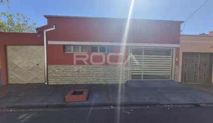 Casa à venda no Jardim São Carlos, São Carlos - 3 dormitórios, churrasqueira e piscina aquecida!