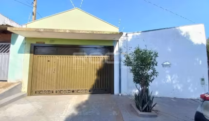Casa padrão à venda em Cidade Aracy, São Carlos: 3 dormitórios, churrasqueira e edícula