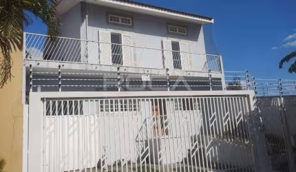 Sobrado à venda no Jardim Paraíso, São Carlos: 3 dormitórios, suíte e closet!