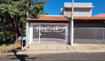 Casa à venda no Rancho Velho, São Carlos - 2 dormitórios, 2 garagens cobertas