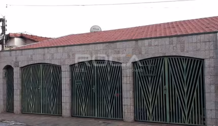 Casa padrão à venda com 3 dormitórios em Castelo Branco, São Carlos