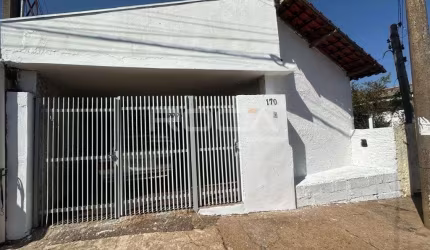 Casa padrão de 3 dormitórios na Vila Izabel, São Carlos - Venda ou Locação!