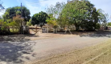 Encantadora chácara em condomínio com piscina e campo de futebol em São Carlos