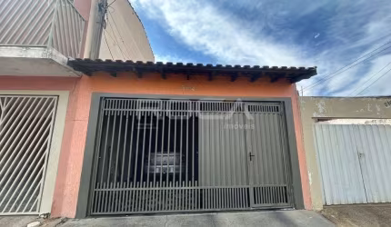 Casa à venda no bairro Planalto Paraíso em São Carlos com 3 dormitórios e churrasqueira