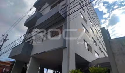 Apartamento de 2 dormitórios com armários no bairro Silvio Vilari em São Carlos