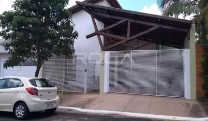 Casa à venda em Samambaia, São Carlos - 3 dormitórios, suíte, closet e garagem coberta!