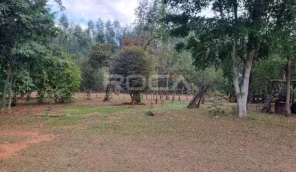 Encantadora fazenda à venda em São Carlos - 2 dormitórios, 3 banheiros e varanda aberta