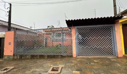 Casa Padrão à venda em Vila Prado, São Carlos - 3 dormitórios, suíte, armários e mais!