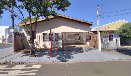 Casa padrão para alugar em Cidade Jardim, São Carlos - 3 dormitórios, suíte e garagem coberta!