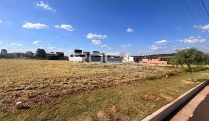 Terreno à venda em condomínio exclusivo no Recanto do Sabiá, São Carlos