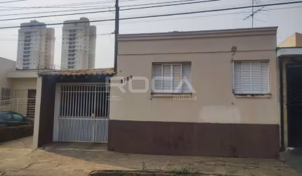 Casa à venda no CENTRO de São Carlos | 2 dormitórios, 3 garagens cobertas