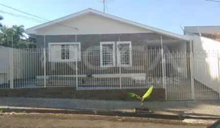 Aluguel de Casa Padrão com 3 Dormitórios em Cidade Jardim, São Carlos