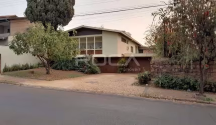 Casa de luxo com piscina e área verde na Vila Monteiro Gleba I