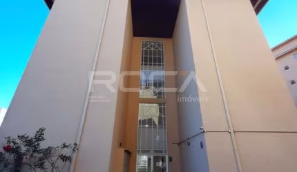 Apartamento de 2 dormitórios com suíte e áreas de lazer em São Carlos