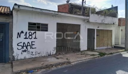 Espaçosa Casa de 5 Dormitórios à Venda em São Carlos