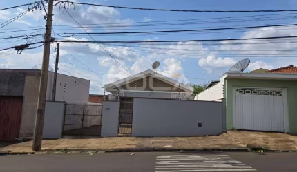 Casa padrão à venda e locação em Cidade Jardim - São Carlos