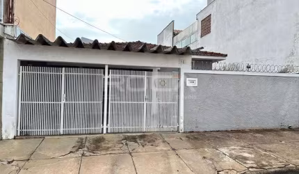 Casa padrão à venda em São Carlos, 3 dormitórios e 2 vagas cobertas!