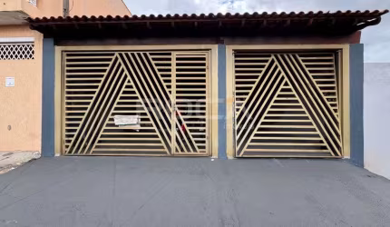 Linda Casa à Venda em São Carlos - Bairro Douradinho!