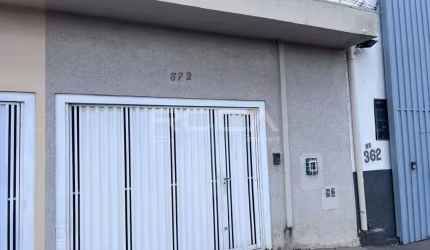 Casa padrão à venda na Vila Prado em São Carlos: 2 dormitórios, suíte e garagem coberta!
