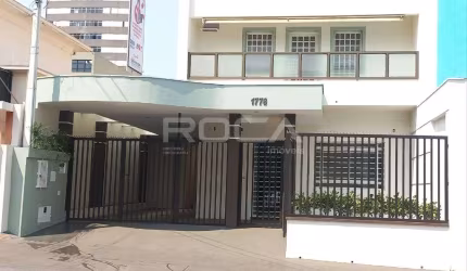 Ponto Comercial no CENTRO de São Carlos com 2 dormitórios e 4 banheiros!