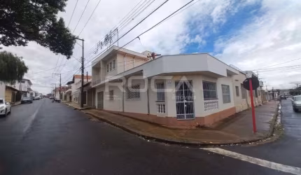 Casa padrão à venda no Jardim Lutfalla, São Carlos: 3 dormitórios, closet, garagem coberta