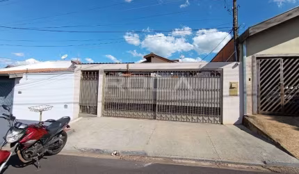 Aluguel de Casa nos Fundos em São Carlos - Ótima Localização!