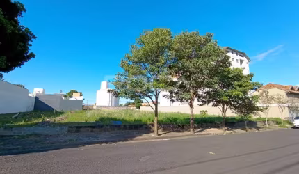 Excelente Terreno Padrão para Alugar na Vila Brasília, São Carlos