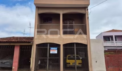 Casa padrão à venda em Vila Brasília, São Carlos: 4 dormitórios, suíte e 2 garagens!