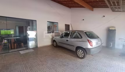 Casa à venda no bairro Planalto Verde em São Carlos: 2 dormitórios, aquecedor solar e móveis planejados!