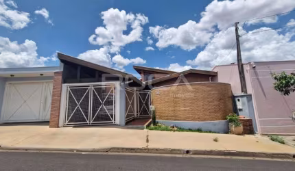 Casa de Padrão à venda e locação no Parque Fehr, São Carlos - 3 dormitórios, suíte, garagem coberta!