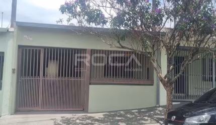 Charmosa Casa de 2 Dormitórios à Venda no Jardim Paulistano, São Carlos