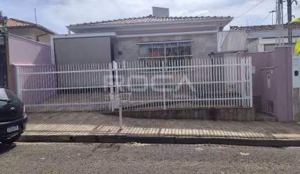 Casa Comercial para alugar no CENTRO em São Carlos: 3 dormitórios, suíte, garagem coberta e mais!