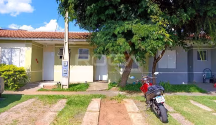 Casa de 2 dormitórios com piscina aquecida em condomínio fechado em São Carlos
