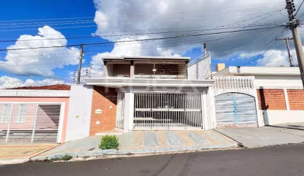 Sobrado de Luxo com 4 Dormitórios e 3 Suítes no Jardim Ricetti - São Carlos