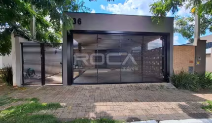Casa térrea com piscina em condomínio fechado - Parque Espraiado, São Carlos