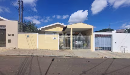 Casa à venda em São Carlos - 3 dormitórios, suíte, churrasqueira
