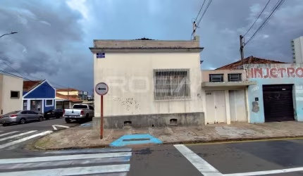 Casa padrão para alugar no CENTRO de São Carlos | 3 dormitórios, 2 banheiros, 2 salas e garagem para 4 carros