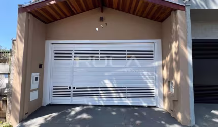 Casa à venda no Jardim Bandeirantes, São Carlos - 2 dormitórios, suíte, garagem coberta